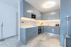 Modern 3 bedroom in Puerto Banus with sea views