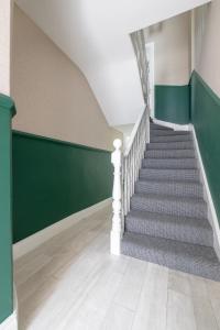 3 Bedroom House By Travel Lets Self Catering Accommodation Derry With Free WiFi