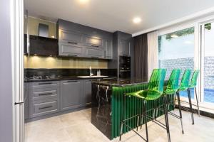 Denize 200m şehir merkezi bahçe dubleks