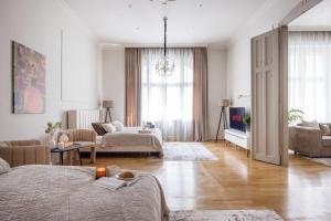 Timeless Elegant Apartment by Opera House