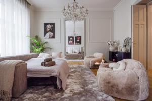 Timeless Elegant Apartment by Opera House