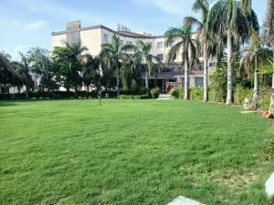 Chinmay Hotel & Resort