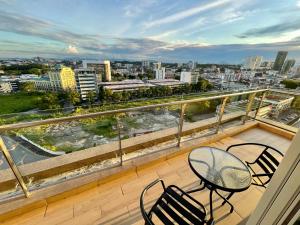 Kuching City Center Riverine Apartment With Balcony and Marvelous View