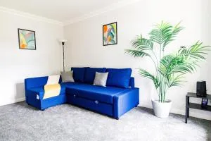 Hylton House - SPACIOUS Home, Private PARKING, Nxt to Nissan, A19, CrownWorks & Stadium of Light, Garden - Boldon