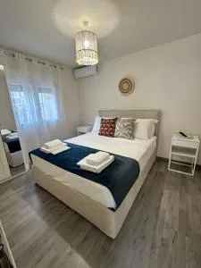 Rouli's Houses by All About Paxos - Oziás