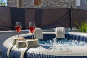 Romantisches Ferienhaus mit Jacuzzi, BBQ, WiFi