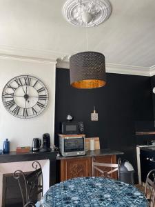 LEntre-Temps, Le Lys et L Iris