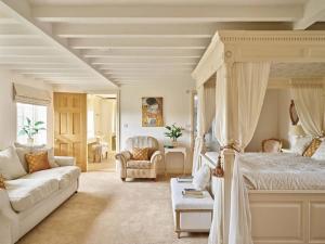 Cotswold Country house Villa Retreat With Pool