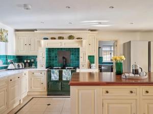 Cotswold Country house Villa Retreat With Pool
