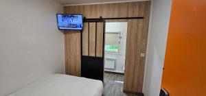 Double Room with Private Bathroom room in Class'eco Charleroi