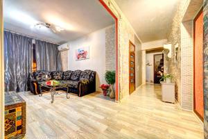 Апартаменти 4-кімнатні поруч з метро Золоті Ворота