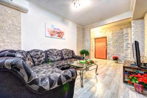 Апартаменти 4-кімнатні поруч з метро Золоті Ворота