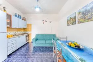 Room in Guest room - studio Apartment mono Glicine with Private Garden - Torre Pali 