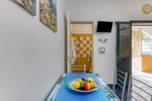 studio Apartment mono Glicine with Private Garden