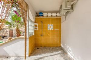studio Apartment mono Glicine with Private Garden