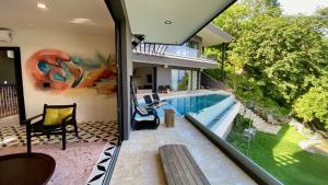 The Flamingo Experience