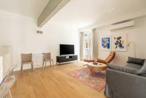 Bright & Airy 2BD Apt Close To National Garden