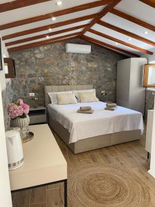 Monte Cristo Wines & Rooms