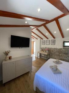 Monte Cristo Wines & Rooms