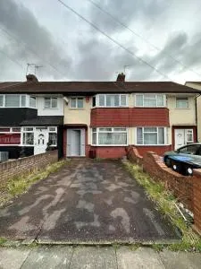 30 Min to STN & London - Enfield Lock