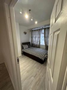 30 Min to STN & London