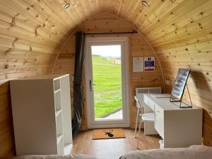 The Fox & Hounds Inn & Camping Pods