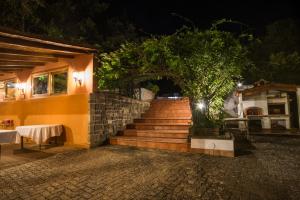 Il Borgo nel bosco