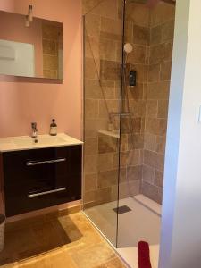 Hotels Logis Hotel Restaurant Le Domaine de la Regaliere : photos des chambres