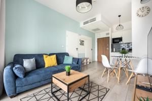 Prymasa Tysiąclecia Comfort Apartment by BookingHost