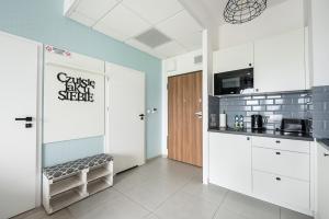 Prymasa Tysiąclecia Comfort Apartment by BookingHost