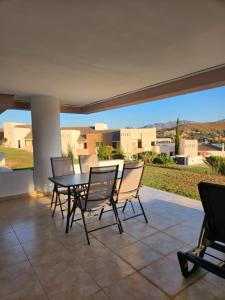 Bajo con vistas a la piscina en Valle del Este Golf