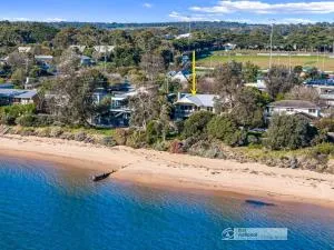 Beachfront Retreat Amazing 5 bedroom House - Fairhaven