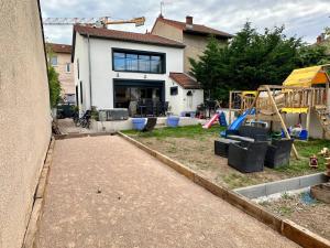 Villas Agreable maison renovee, en ville et au calme ! : photos des chambres