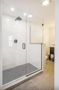 CubsCorner - Pool, Sauna, Gym, Close to Mountain!