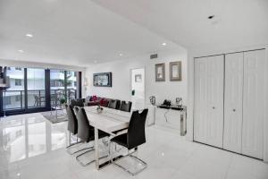 High floor 2BD with beach service 1616