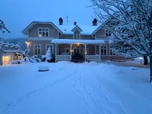 Rosa Huset Osebol - 图什比