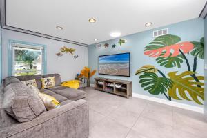 Hibiscus16 Heated Pool, Near Beach, Farmer Markets, Tampa, Clearwater, Pinellas Park, Pickleball, Tennis