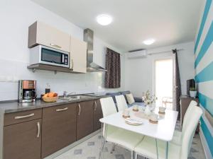 Apartment Aquanur-7 by Interhome