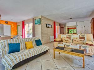 Holiday Home Tina by Interhome