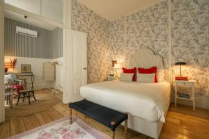 Junior Suite with Balcony room in Casinha das Flores