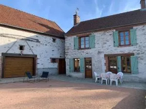 Maison de campagne avec grand jardin - Boussac