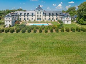 Apartment Le Château de Kergonano-8 by Interhome