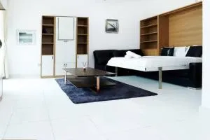 Brown Stone Holiday Homes Glamz - Dubai