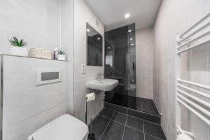 Design Apartment Leipzig Airport DHL Amazon Voll ausgestattet Free Parking