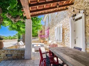 Maisons de vacances Holiday Home La Bastide de Magdeleine by Interhome : photos des chambres