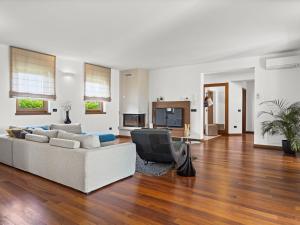 Villa De Flora by Interhome 