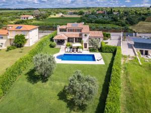 Villa De Flora by Interhome