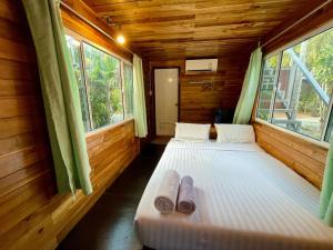 The Camper Lodge Khao Sok