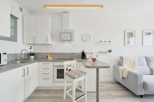 Faro VII Cozy and Unique apartment with Pool Sea Views, 7 minutes walking from the Sea in Mijas Costa & Fuengirola