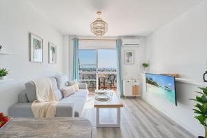 Faro VII Cozy and Unique apartment with Pool Sea Views, 7 minutes walking from the Sea in Mijas Costa & Fuengirola